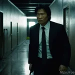 올드보이  촬영 비화와 명장면 - **Prompt:** A gritty, cinematic, wide-angle shot of a lone man, Oh Dae-su, in his late 40s, with a d...