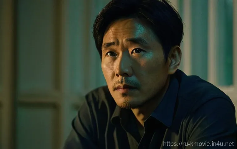 올드보이  촬영 비화와 명장면 - **Prompt:** A split portrait showcasing the psychological transformation of Oh Dae-su. On the left, ...